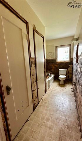 106 N DONALD STREET, Seymour, TX 76380