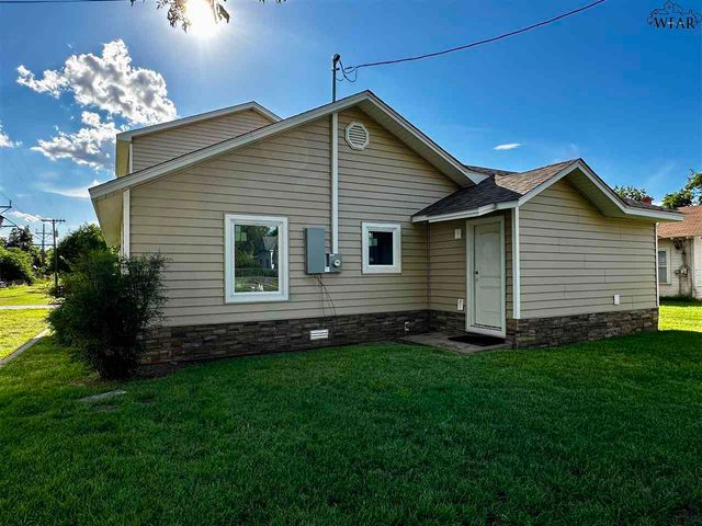 106 N DONALD STREET, Seymour, TX 76380