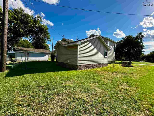 106 N DONALD STREET, Seymour, TX 76380
