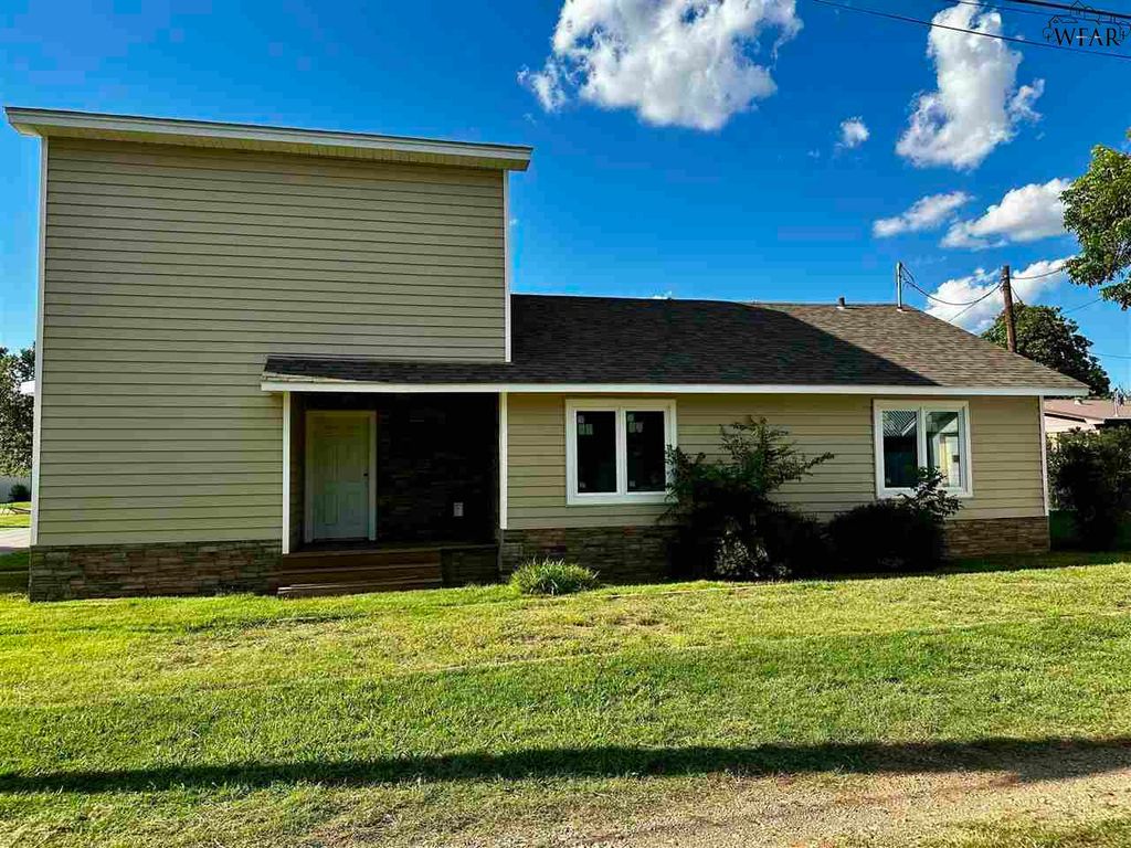 106 N DONALD STREET, Seymour, TX 76380