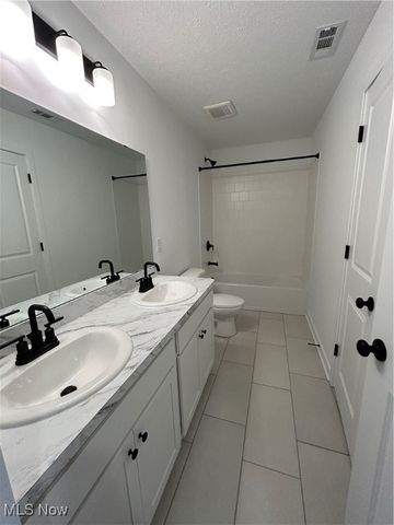 104 Willow Way, Elyria, OH 44035