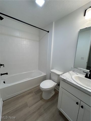 104 Willow Way, Elyria, OH 44035