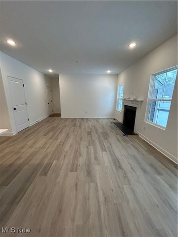 104 Willow Way, Elyria, OH 44035