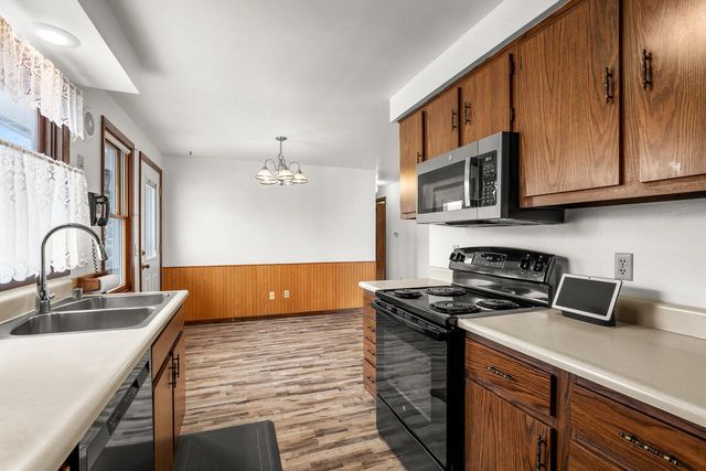 1736 Knoll Crest DRIVE, Sheboygan, WI 53081