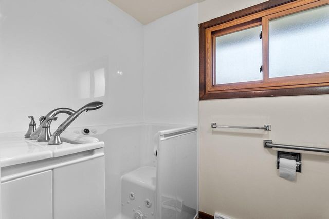 1736 Knoll Crest DRIVE, Sheboygan, WI 53081