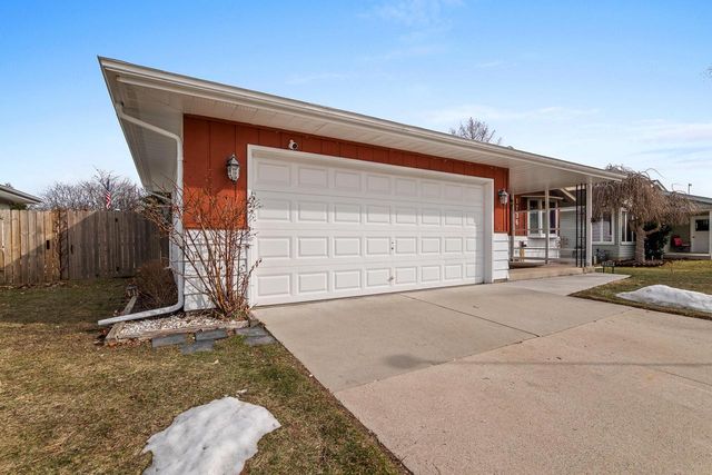 1736 Knoll Crest DRIVE, Sheboygan, WI 53081