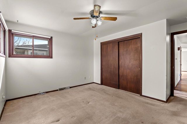 1736 Knoll Crest DRIVE, Sheboygan, WI 53081