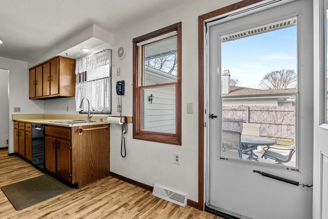 1736 Knoll Crest DRIVE, Sheboygan, WI 53081