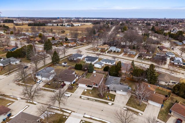 1736 Knoll Crest DRIVE, Sheboygan, WI 53081