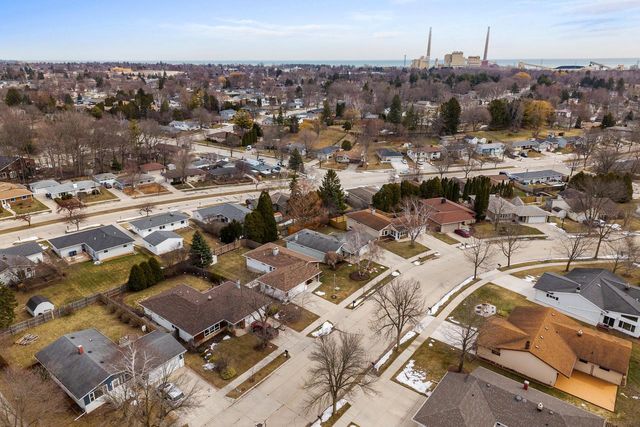 1736 Knoll Crest DRIVE, Sheboygan, WI 53081