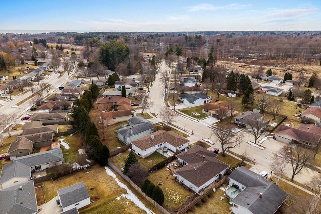 1736 Knoll Crest DRIVE, Sheboygan, WI 53081