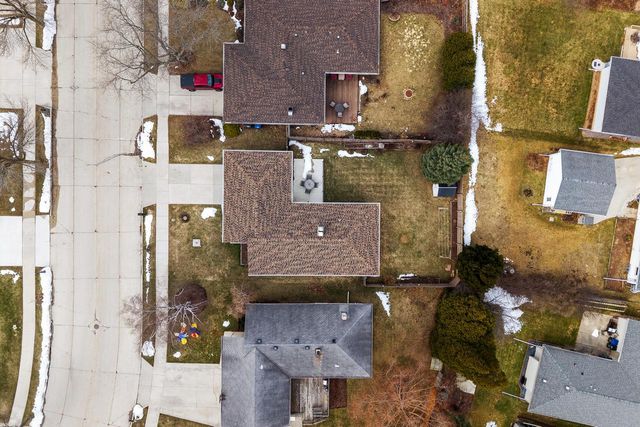 1736 Knoll Crest DRIVE, Sheboygan, WI 53081