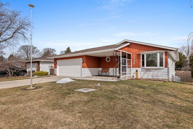 1736 Knoll Crest DRIVE, Sheboygan, WI 53081