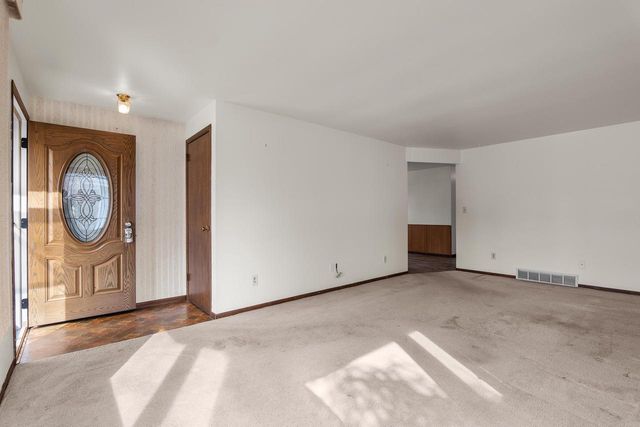 1736 Knoll Crest DRIVE, Sheboygan, WI 53081