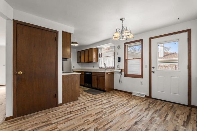 1736 Knoll Crest DRIVE, Sheboygan, WI 53081