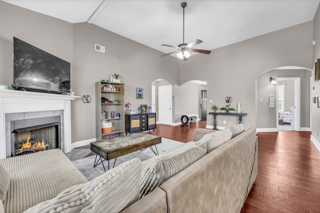 1485 Coronado Dr, Clarksville, TN 37042
