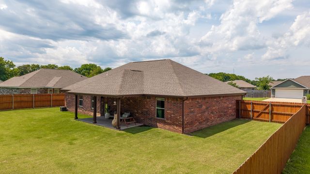 1031 Village Drive, Grove, OK 74344