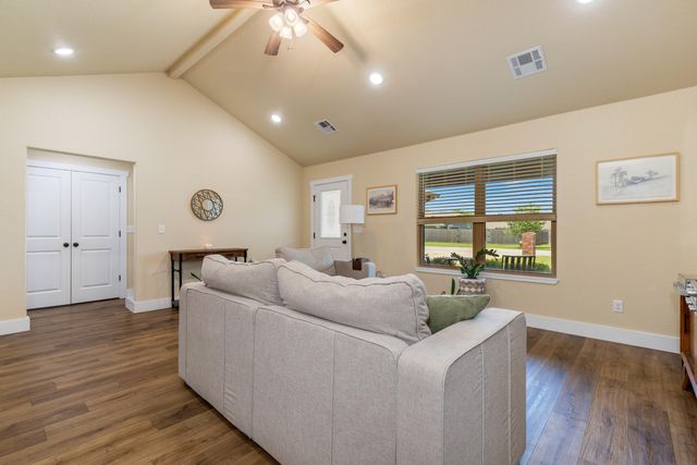 1031 Village Drive, Grove, OK 74344