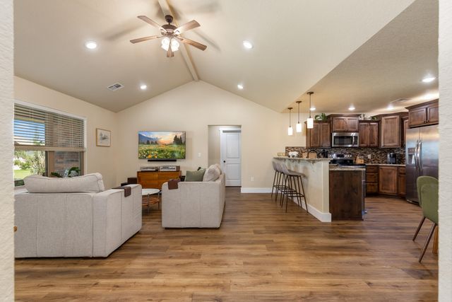 1031 Village Drive, Grove, OK 74344