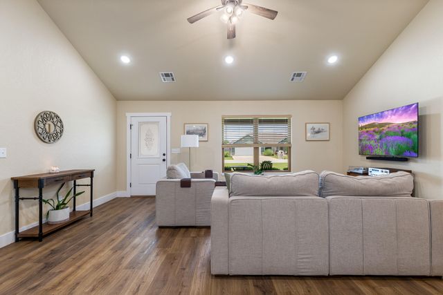 1031 Village Drive, Grove, OK 74344