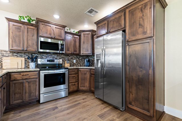 1031 Village Drive, Grove, OK 74344