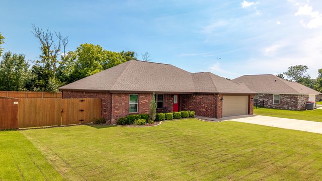 1031 Village Drive, Grove, OK 74344