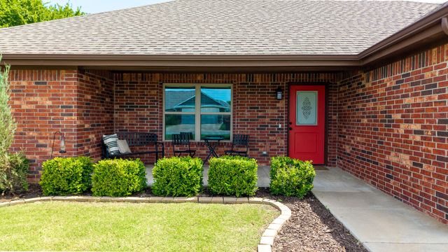 1031 Village Drive, Grove, OK 74344