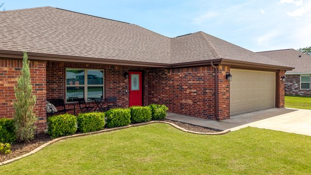 1031 Village Drive, Grove, OK 74344