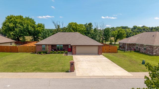 1031 Village Drive, Grove, OK 74344