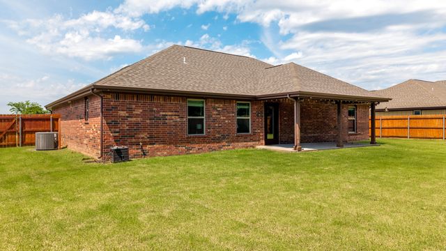 1031 Village Drive, Grove, OK 74344