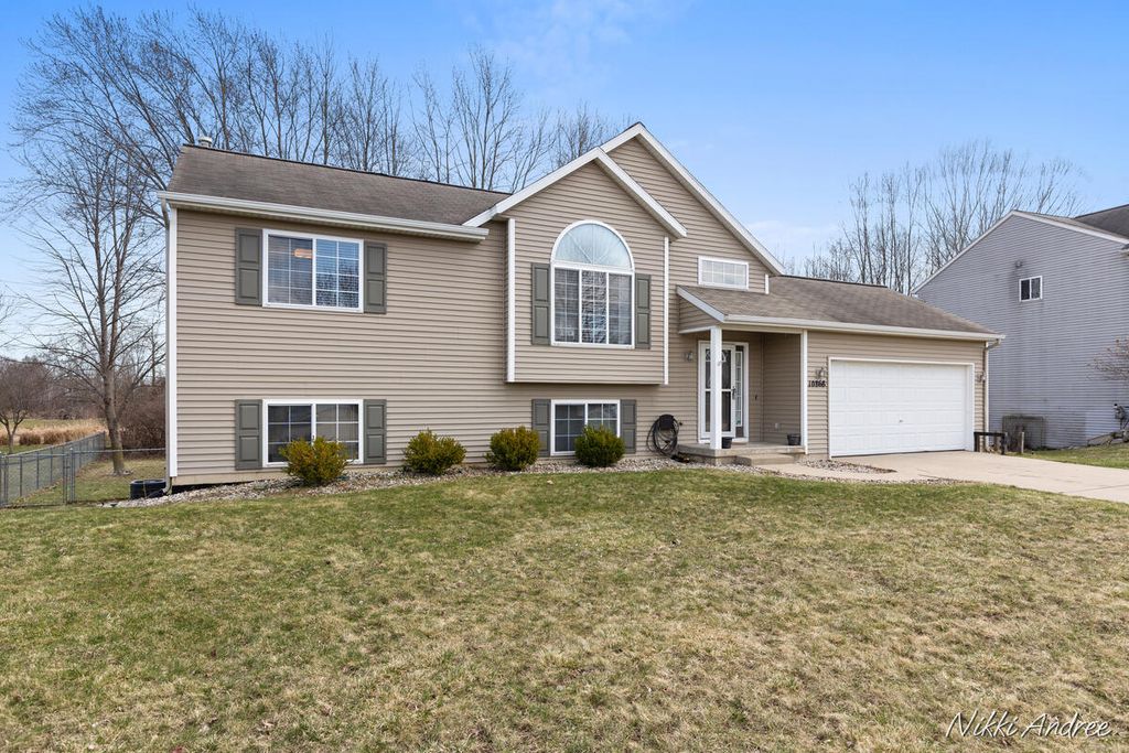 10868 Douglas Drive, Allendale Twp, MI 49401