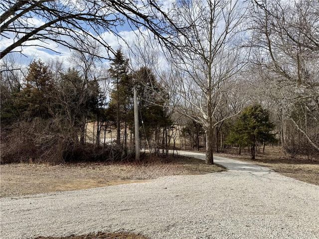 470 E 2200 Road, Eudora, KS 66025