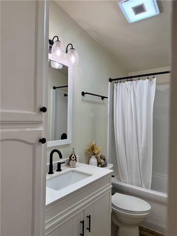 470 E 2200 Road, Eudora, KS 66025