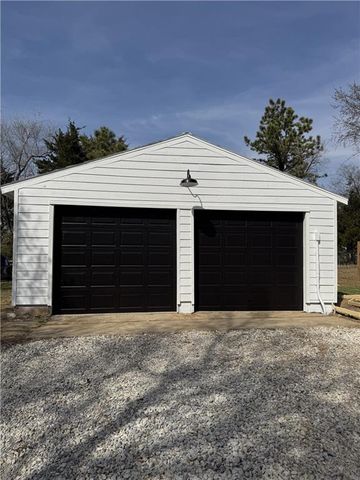 470 E 2200 Road, Eudora, KS 66025