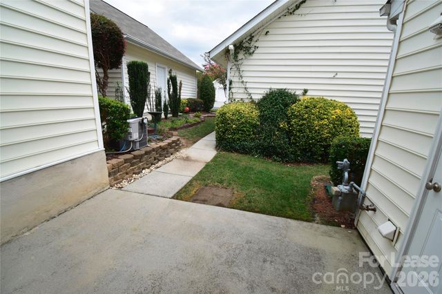 1077 Woodglen Lane, Matthews, NC 28104