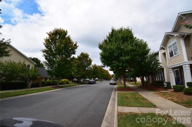 1077 Woodglen Lane, Matthews, NC 28104
