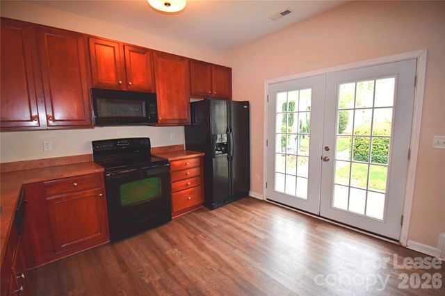 1077 Woodglen Lane, Matthews, NC 28104