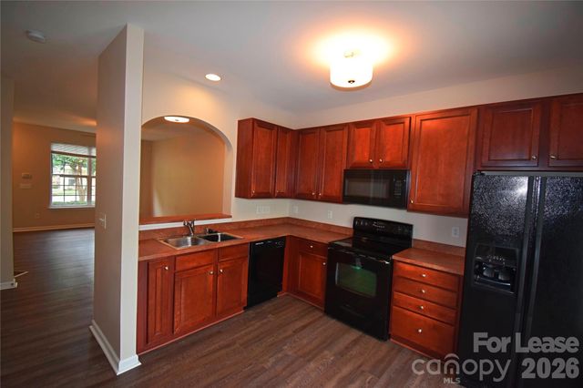 1077 Woodglen Lane, Matthews, NC 28104