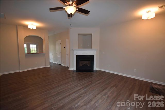 1077 Woodglen Lane, Matthews, NC 28104
