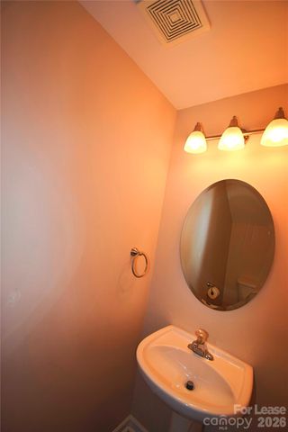 1077 Woodglen Lane, Matthews, NC 28104