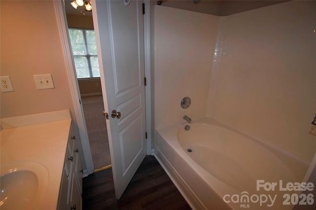 1077 Woodglen Lane, Matthews, NC 28104