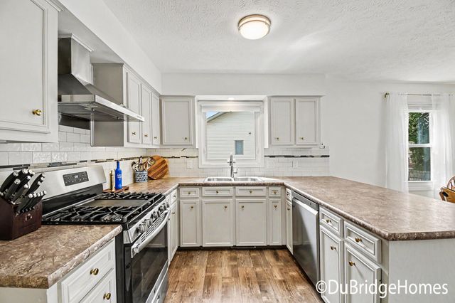 153 Suncrest Court SW, Grandville, MI 49418