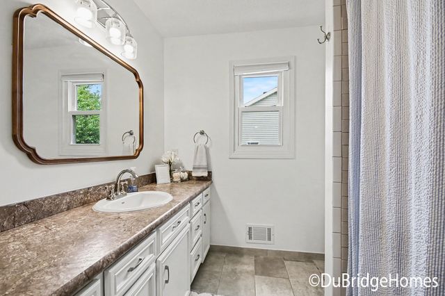 153 Suncrest Court SW, Grandville, MI 49418