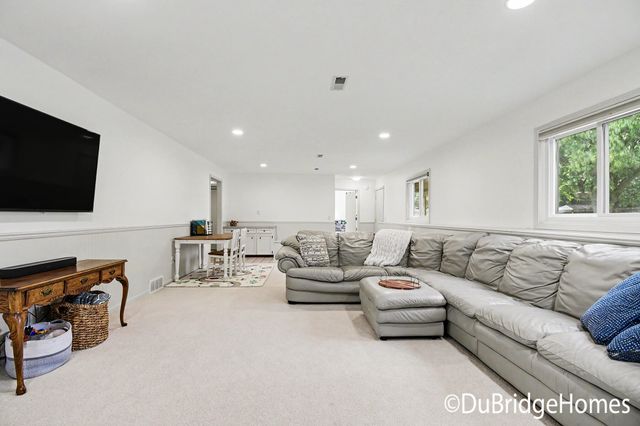 153 Suncrest Court SW, Grandville, MI 49418