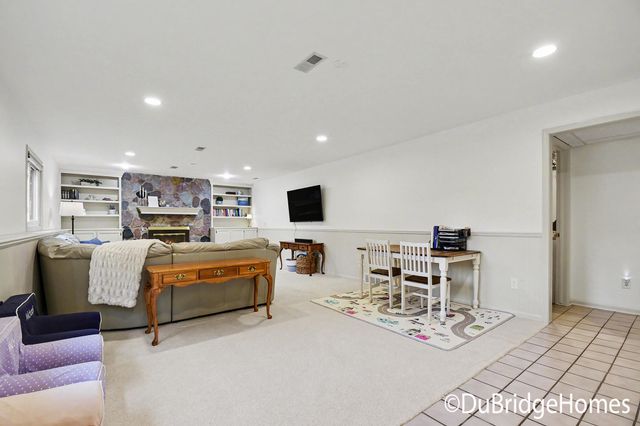 153 Suncrest Court SW, Grandville, MI 49418