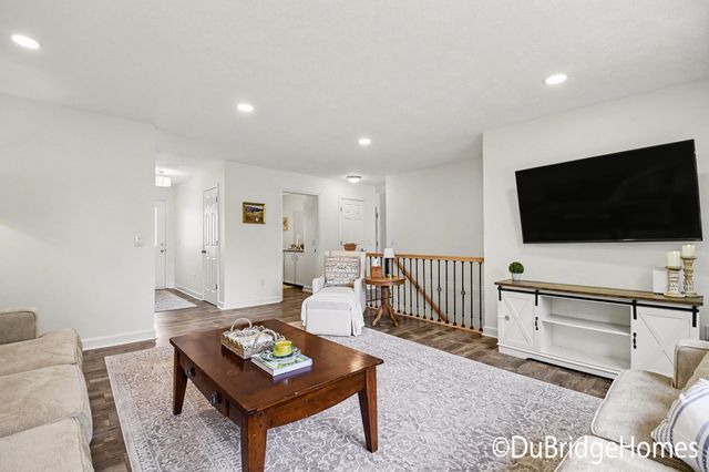 153 Suncrest Court SW, Grandville, MI 49418
