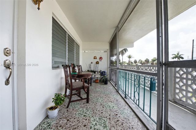 1450 NE 170th St 209, North Miami Beach, FL 33162