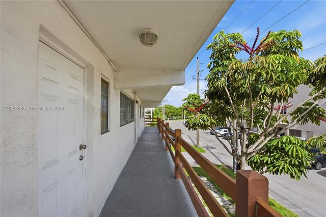 1450 NE 170th St 209, North Miami Beach, FL 33162