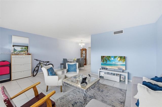 1450 NE 170th St 209, North Miami Beach, FL 33162