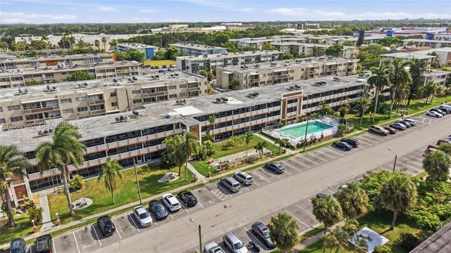 1450 NE 170th St 209, North Miami Beach, FL 33162
